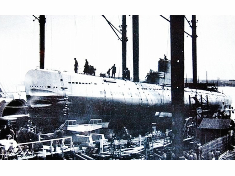 上海江南造船廠建造中的03型潛艇