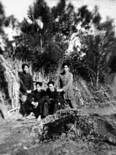 1948年沈宏康等慈鎮縣工委成員在慈北黃泥岙