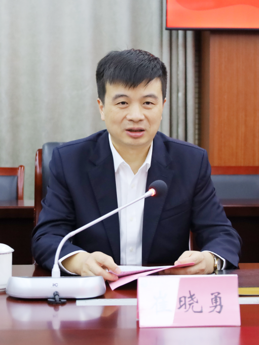崔曉勇(江蘇省啟東市委常委、宣傳部部長) 崔曉勇(江蘇省啟東市委常委、宣傳部部長)