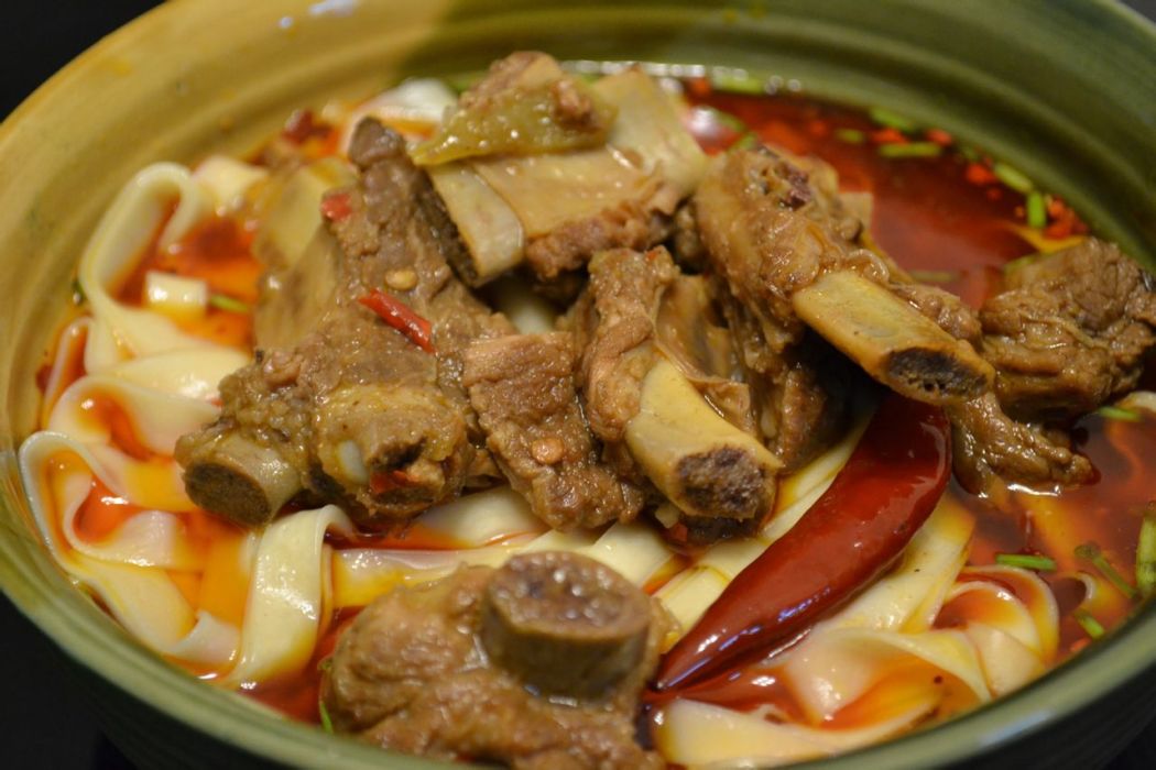 麻辣排骨麵 麻辣排骨麵