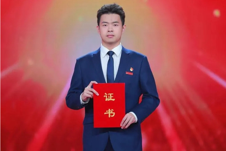 劉耀東(武漢工程大學2018級本科生) 劉耀東(武漢工程大學2018級本科生)