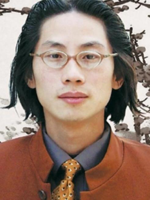 武建明(珠山陶瓷藝術研究所辦公室主任) 武建明(珠山陶瓷藝術研究所辦公室主任)