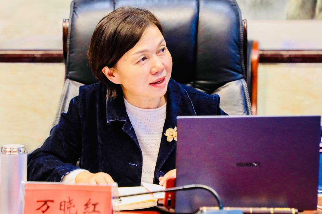 萬曉紅(農工黨湖北省委副主委、湖北省第十四屆人民代表大會監察和司法委員會副主任委員) 萬曉紅(農工黨湖北省委副主委、湖北省第十四屆人民代表大會監察和司法委員會副主任委員)