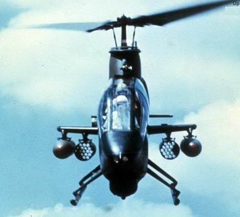 AH-1武裝直升機狹窄的正面可以減小中彈機率