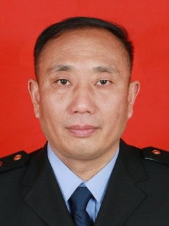 楊躍峰(許昌市市場監督管理局副局長、黨組成員) 楊躍峰(許昌市市場監督管理局副局長、黨組成員)