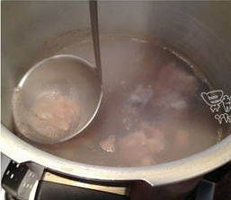 黑蒜排骨湯