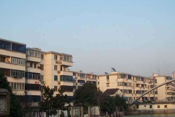 彩虹一村