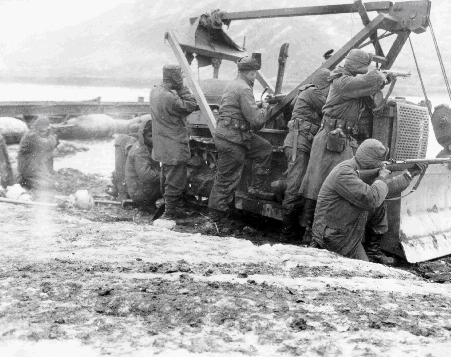 美軍第2步兵師第2工程兵戰鬥營的士兵在軍隅里的後衛戰鬥中