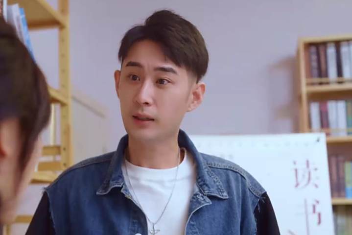凌辰(網路微短劇《親愛的試用期女友》中的角色) 凌辰(網路微短劇《親愛的試用期女友》中的角色)
