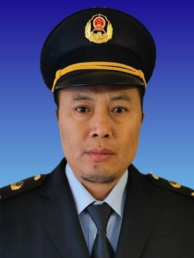 何斌(貴州省黔西南布依族苗族自治州興仁市市場監督管理局黨組成員、食品藥品檢驗所所長) 何斌(貴州省黔西南布依族苗族自治州興仁市市場監督管理局黨組成員、食品藥品檢驗所所長)