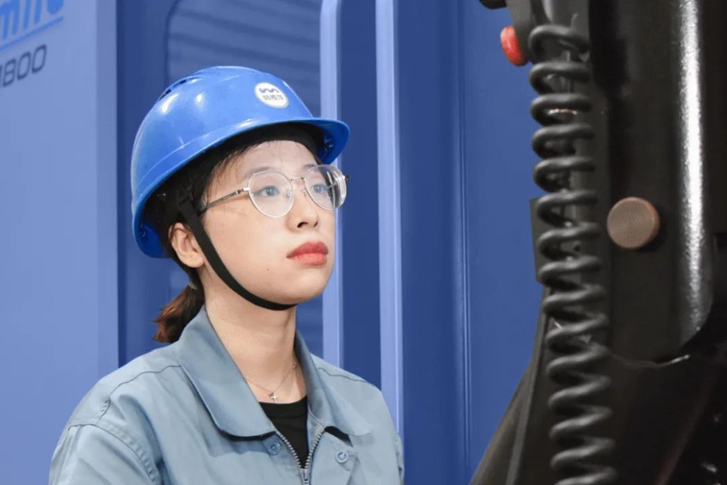 韓雅萍(豪邁數控工具機研發二室負責人) 韓雅萍(豪邁數控工具機研發二室負責人)