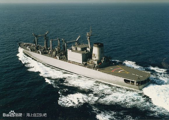 十和田級補給艦艦尾