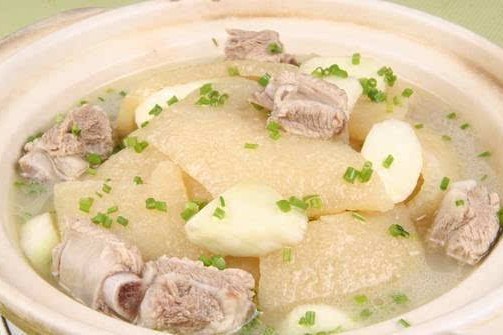 豆腐豬皮燉鯉魚