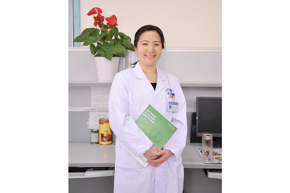 許娟(湖北省腫瘤醫院乳腺中心主任醫師) 許娟(湖北省腫瘤醫院乳腺中心主任醫師)
