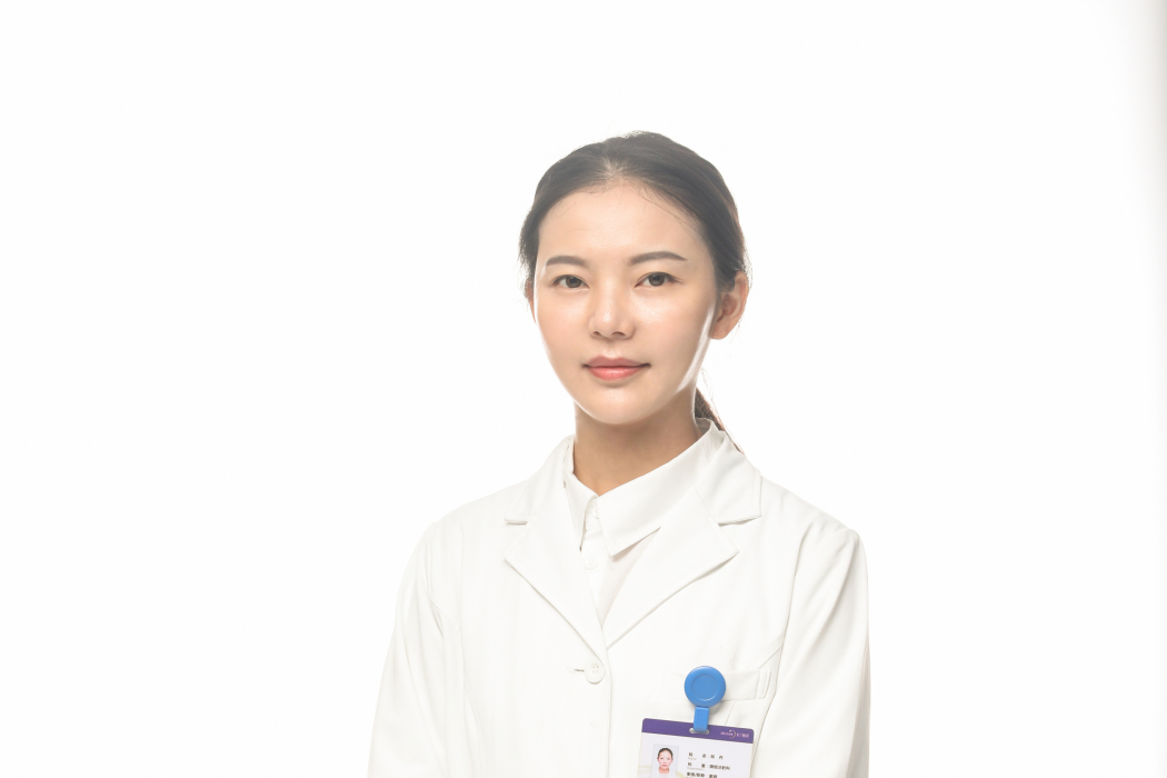 鄭丹(米蘭柏羽醫學美容醫院執業醫師) 鄭丹(米蘭柏羽醫學美容醫院執業醫師)