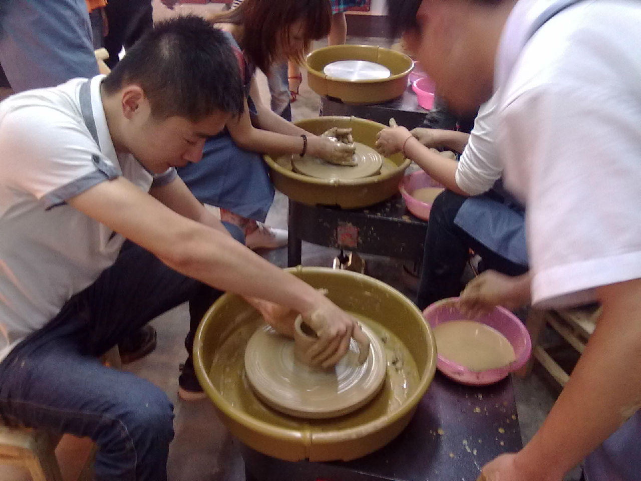 新長沙窯陶瓷體驗館 遊客現場制陶