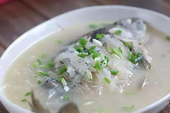 大蒜燉鯽魚 大蒜燉鯽魚