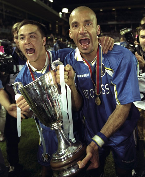 1998年維亞利隨切爾西獲得歐洲優勝者杯