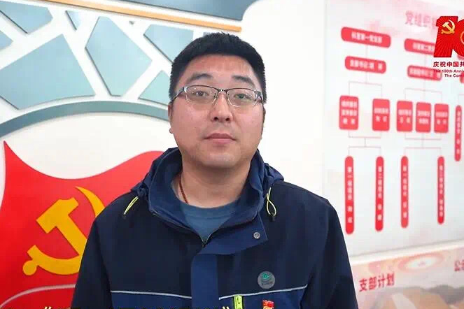 李迪(鎮江市自來水公司測漏隊隊長) 李迪(鎮江市自來水公司測漏隊隊長)