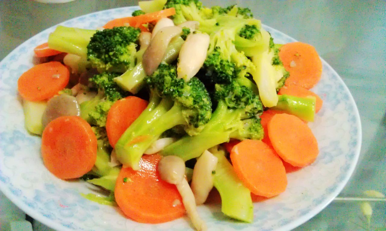 花椰菜胡蘿蔔炒平菇