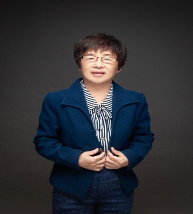高美華(青島大學教授,全國模範教師) 高美華(青島大學教授,全國模範教師)