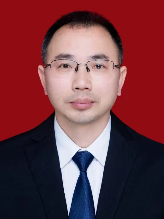 李振群(湖南省郴州市北湖區教育局黨組成員、副局長) 李振群(湖南省郴州市北湖區教育局黨組成員、副局長)