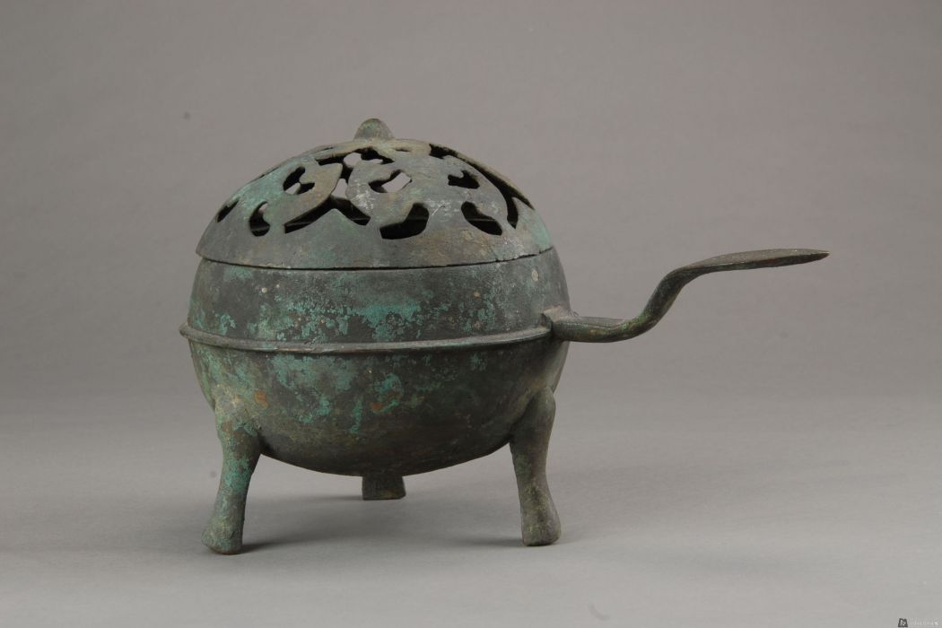 漢銅熏爐(包頭博物館館藏文物) 漢銅熏爐(包頭博物館館藏文物)