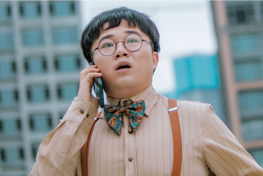 王小炳(網路微短劇《初吻33次》中的角色) 王小炳(網路微短劇《初吻33次》中的角色)