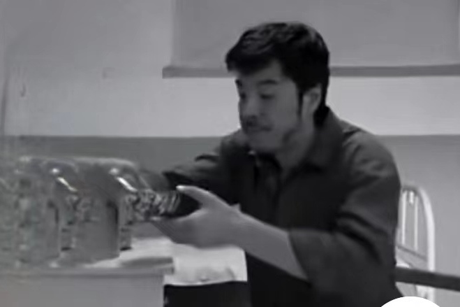 張勁松(年代劇《工人大院》中的角色) 張勁松(年代劇《工人大院》中的角色)