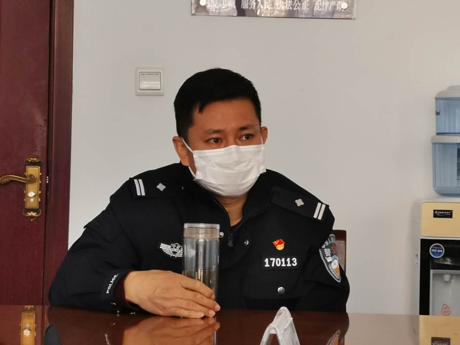 劉偉國(賀蘭縣公安局德勝工業園區派出所副所長) 劉偉國(賀蘭縣公安局德勝工業園區派出所副所長)