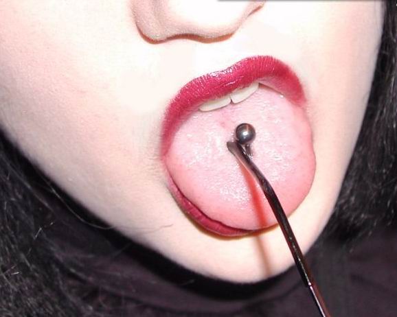 舌釘(或叫舌環)