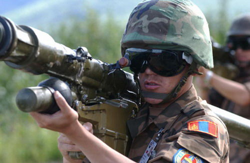 “可汗探索2008”演習上的蒙古國士兵