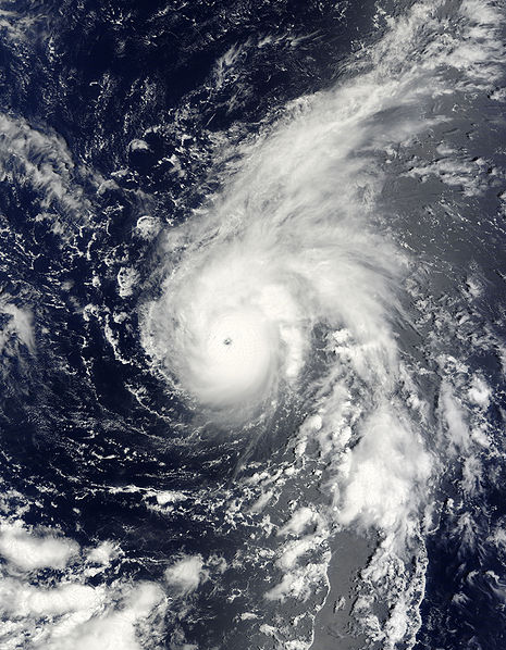 強颱風環高 衛星雲圖