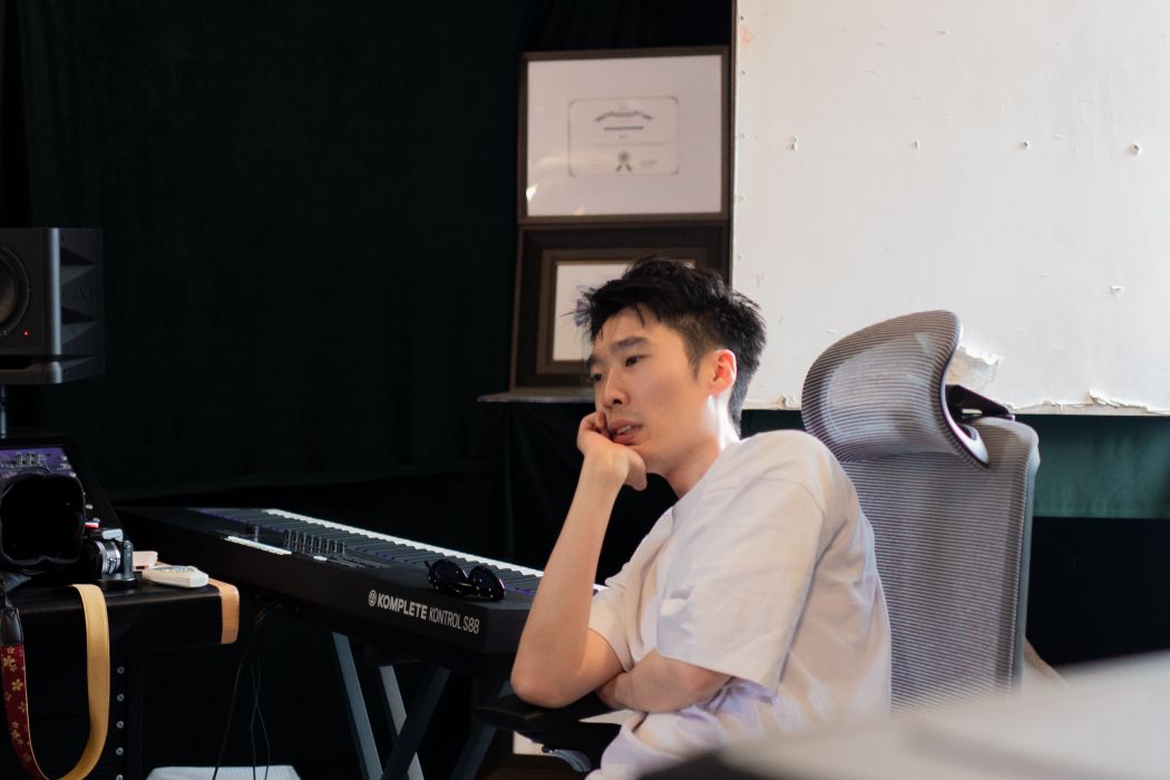 何駿(音樂製作人、編曲人、詞曲作者) 何駿(音樂製作人、編曲人、詞曲作者)