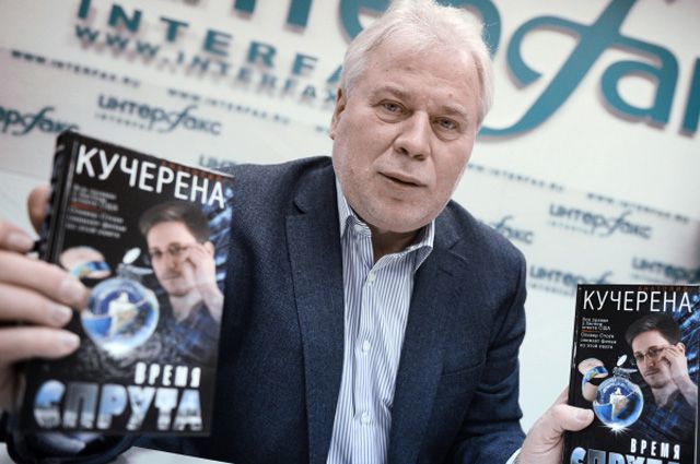 作者庫切列納向讀者展示俄文版《章魚時代》