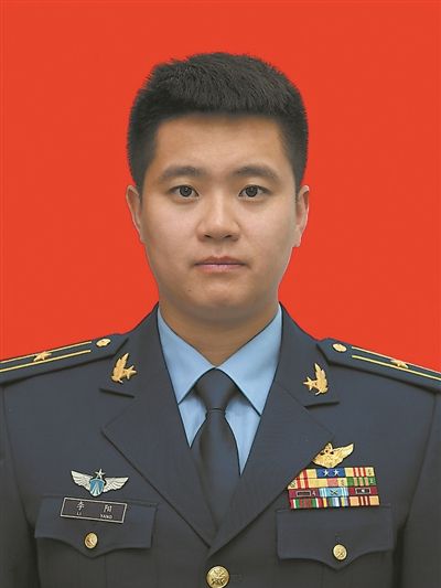 李陽(中共二十大代表,中國人民解放軍空軍航空兵某團無人機大隊大隊長) 李陽(中共二十大代表,中國人民解放軍空軍航空兵某團無人機大隊大隊長)
