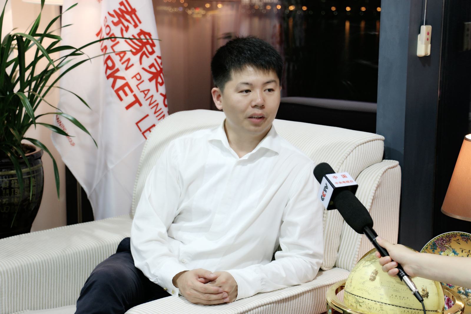 盧永峰接受中央電視台採訪