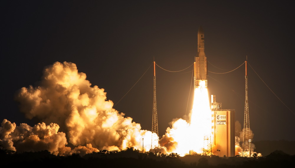阿麗亞娜5型火箭從法屬蓋亞那庫魯航天中心發射升空