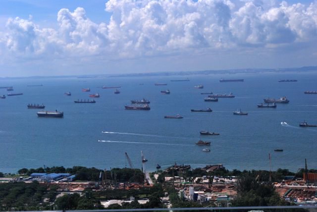 新加坡海峽是世界上最繁忙的商業航線之一