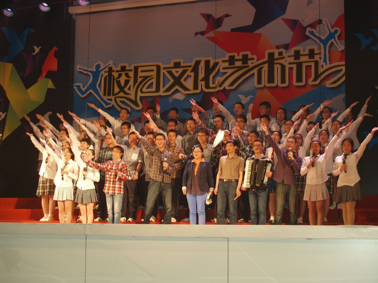 劉秀蘭老師參加2013級（23）班合唱比賽