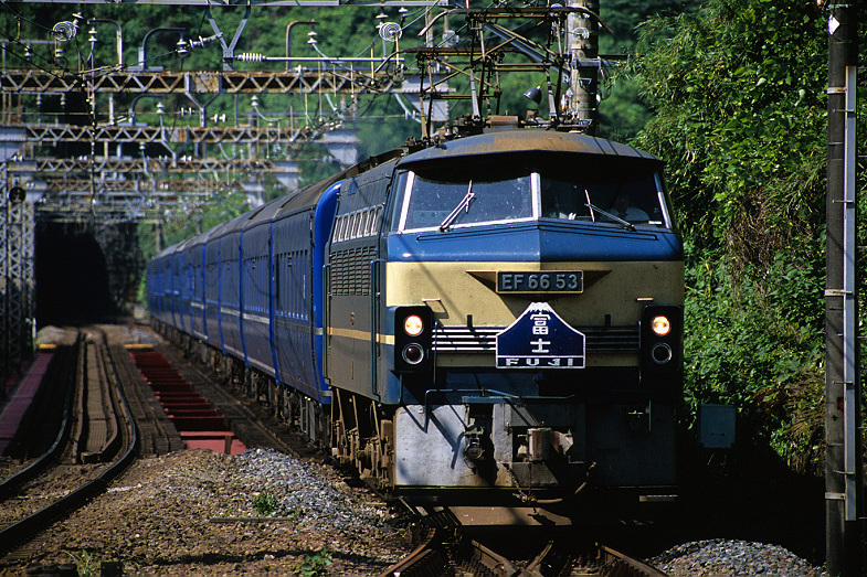 藍色列車(日本客運臥鋪列車的別稱) 藍色列車(日本客運臥鋪列車的別稱)