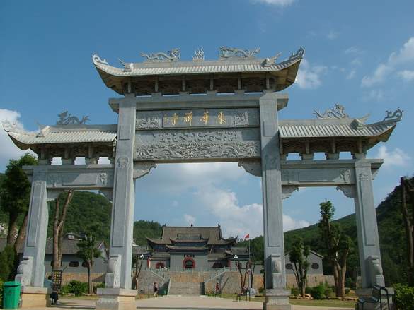 東華禪寺(東華寺（廣東省韶關市翁源縣東華寺）)