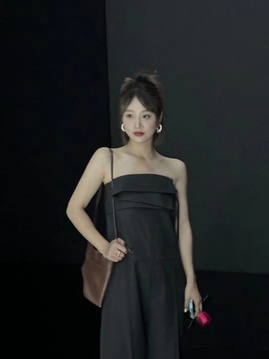 黎曦(中國服裝設計師推手,溫室WSHIEN主理人) 黎曦(中國服裝設計師推手,溫室WSHIEN主理人)