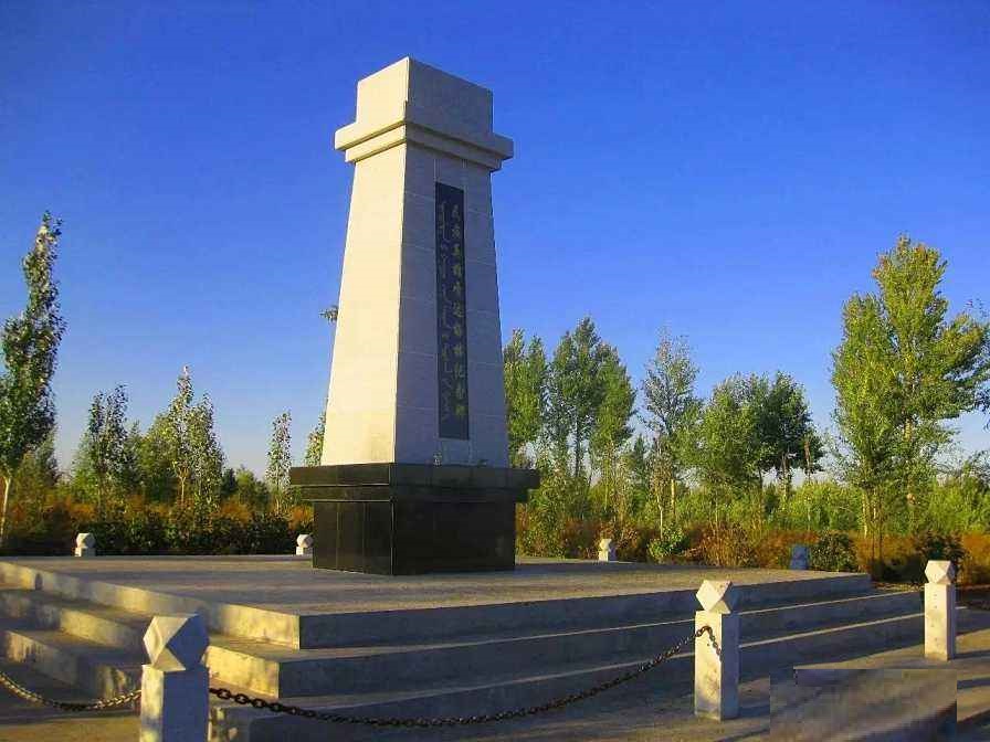 嘎達梅林紀念碑