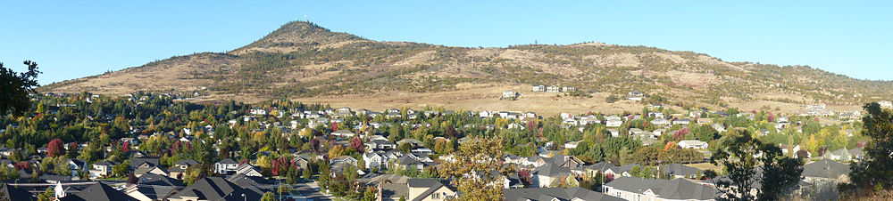 樂聲安峰及其南部山麓的住宅區全景圖