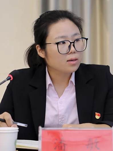 潘敏(河南省人大代表、普萊柯生物工程股份有限公司生產二部技術主任)
