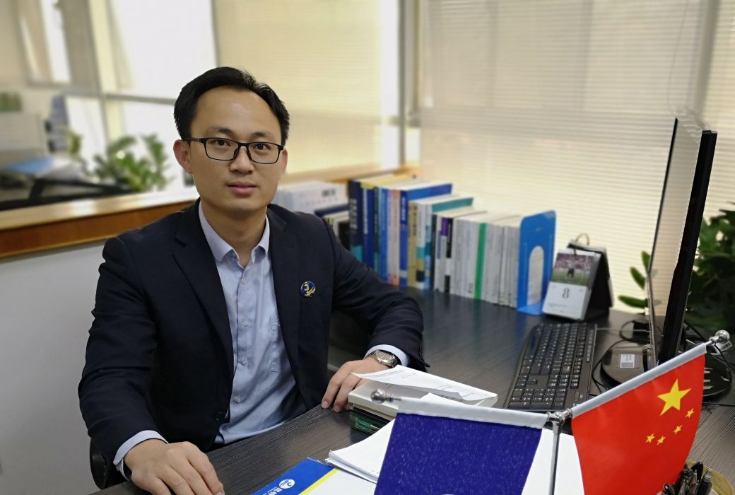 王鹹東 王鹹東