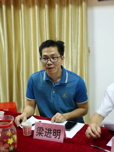 梁進明(信宜市人力資源和社會保障局就業促進股股長) 梁進明(信宜市人力資源和社會保障局就業促進股股長)