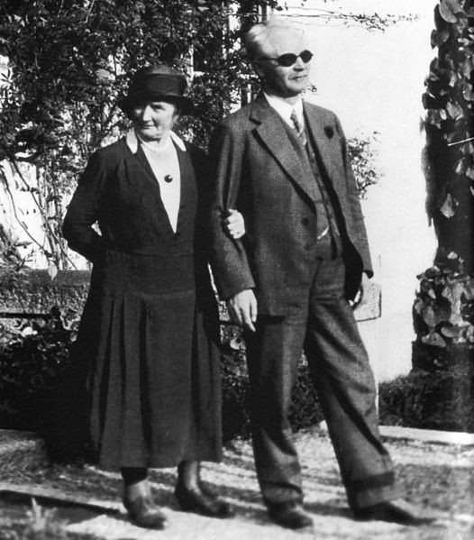 1937年與妻子