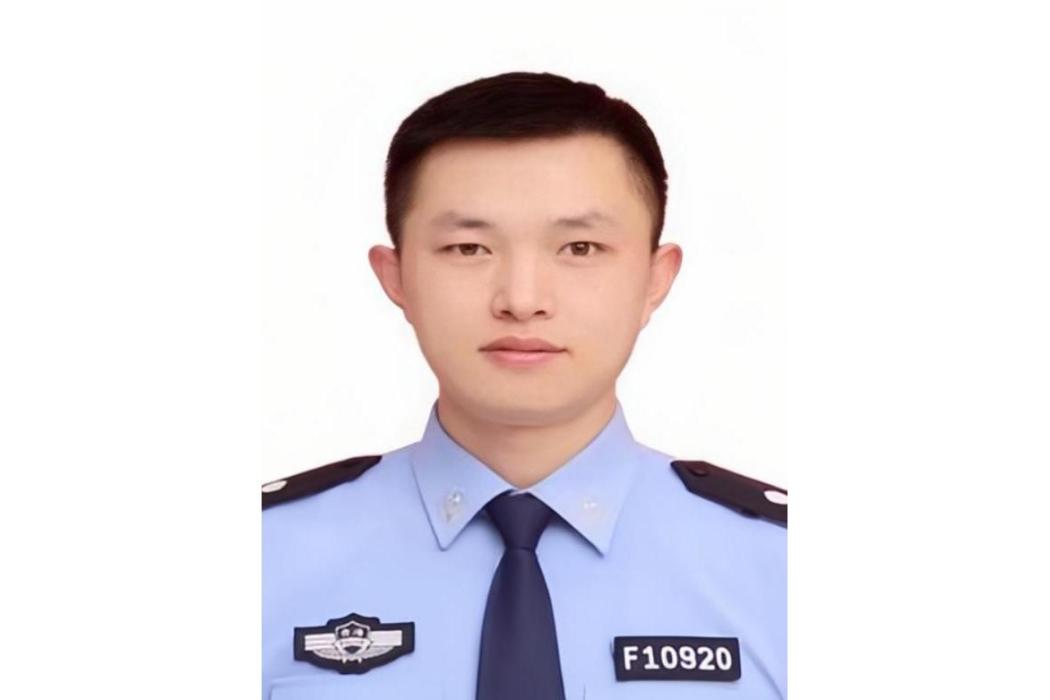 李文龍(青海省西寧市公安交通管理局八大隊勤務原輔警) 李文龍(青海省西寧市公安交通管理局八大隊勤務原輔警)